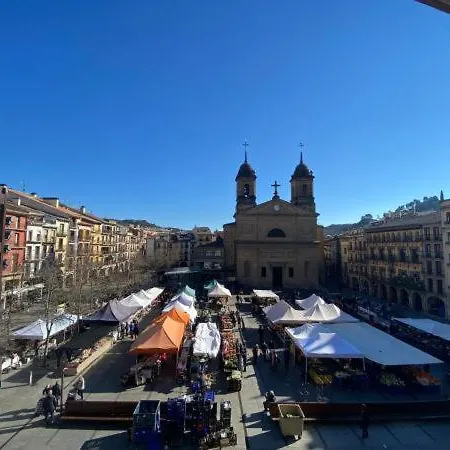 Erdizka, Centrico Apartamento Turistico Con La Mejor Vista Plaza De Los Fueros Estella Exterior foto